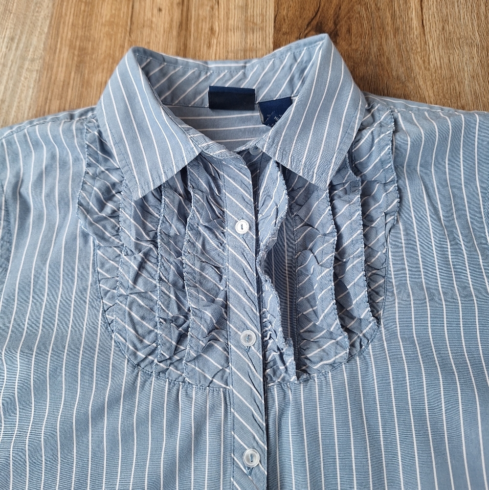 Womens Size Medium M Ruffle Front Button Up Blouse Striped Secretary Office Blue